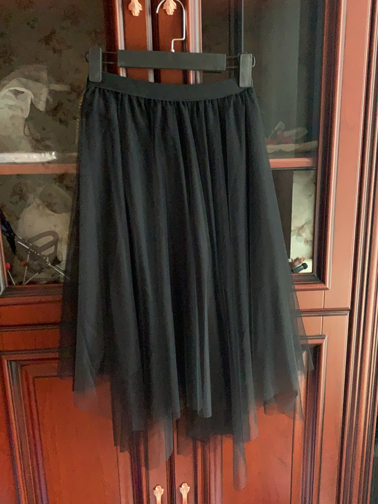 黑色半身长裙，身高165 体重98