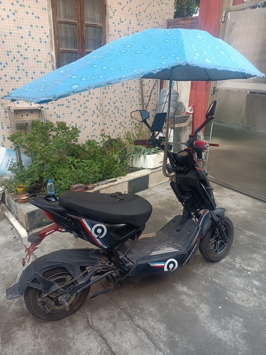 雅迪战警电动车72V30安锂电使用一年上下...