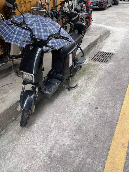 雅迪电动车  48v24A 去年4月份专卖...