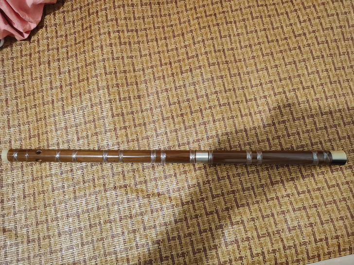 三分钟热度买来的笛子，还没学会吹响，闲置了