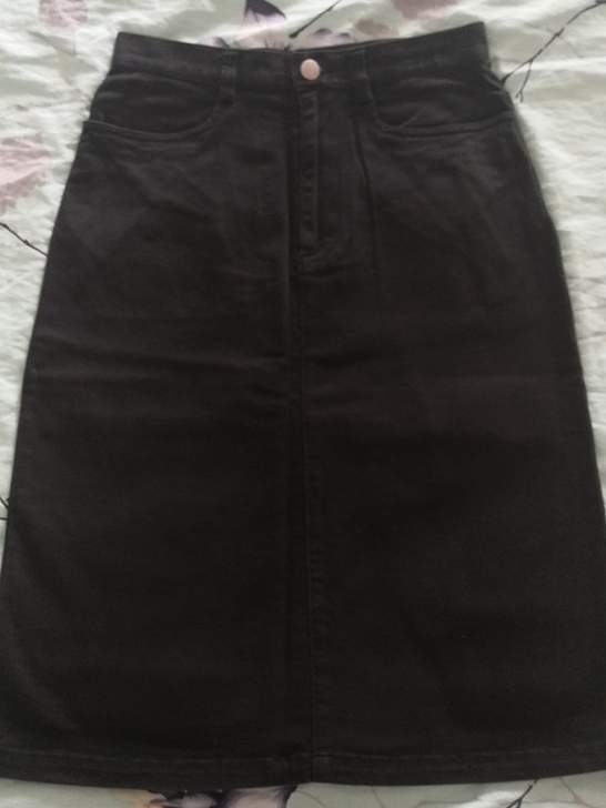 运动风黑色过膝裙,腰围32,裙长59,两面...