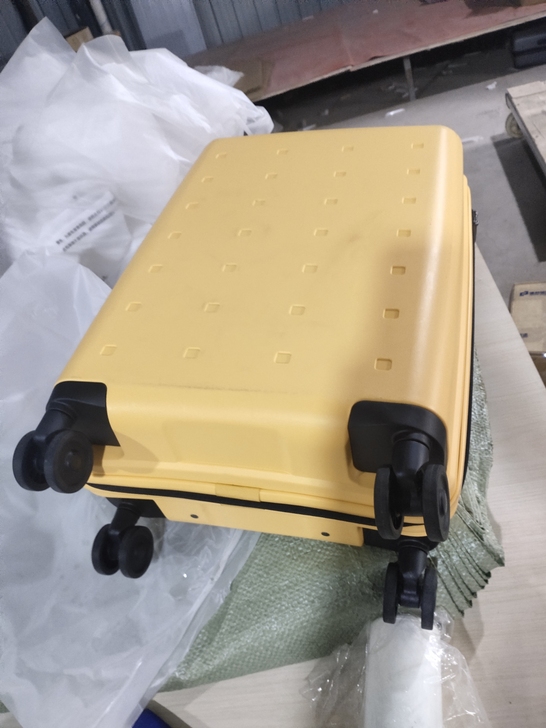 小米青春版黄色登机箱，九成新左右，静音万向...