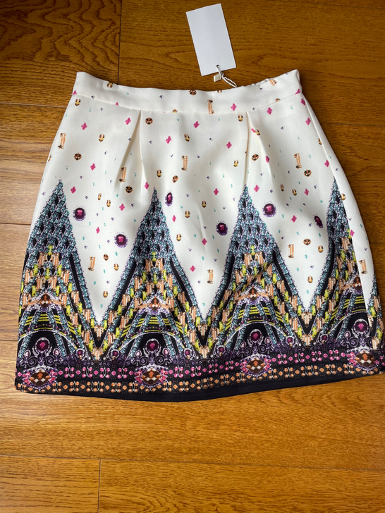 各种小裙子,均全新,有的吊牌还在