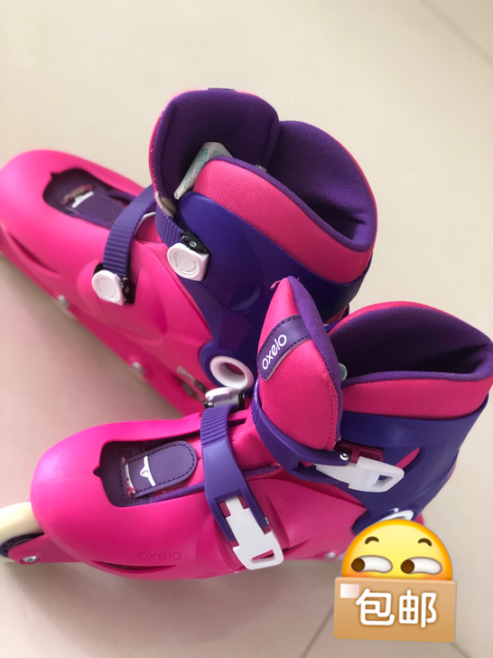 Decathlon迪卡侬的儿童轮滑鞋，梅红...