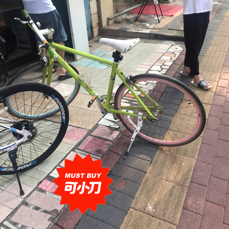 在实体单车店买了5年一直放在院子里没骑 把...