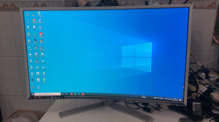 AOC 32寸高清曲面液晶电竞游戏显示器