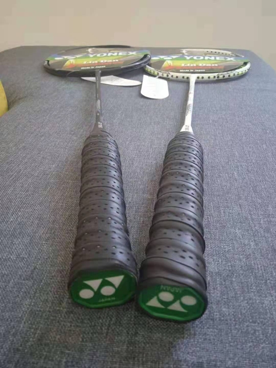 公司活动抽到的尤尼克斯羽毛球拍碳素双拍