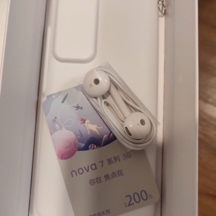 华为nova7原装耳机，可带转换器。 拆开...