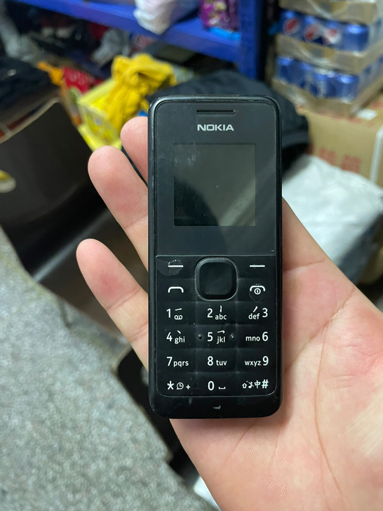 诺基亚1050，老年机，功能一切正常。