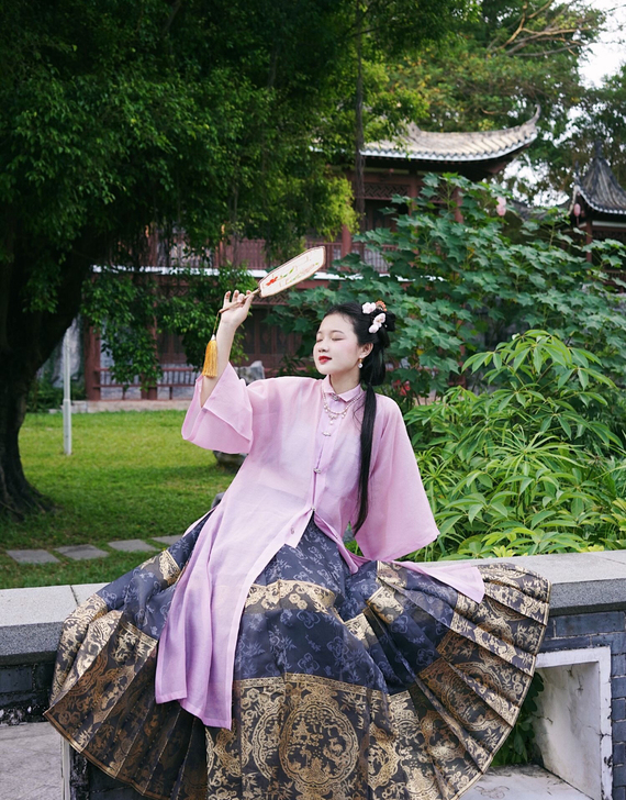 鸾羽家 鹤鹿同春 织金纱马面明制汉服 白...