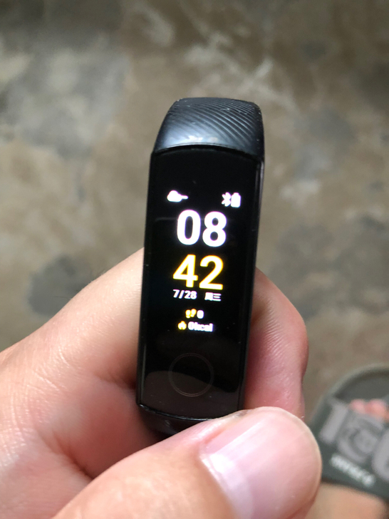 荣耀手环4，自用磨损，不包邮，价便宜，不退...