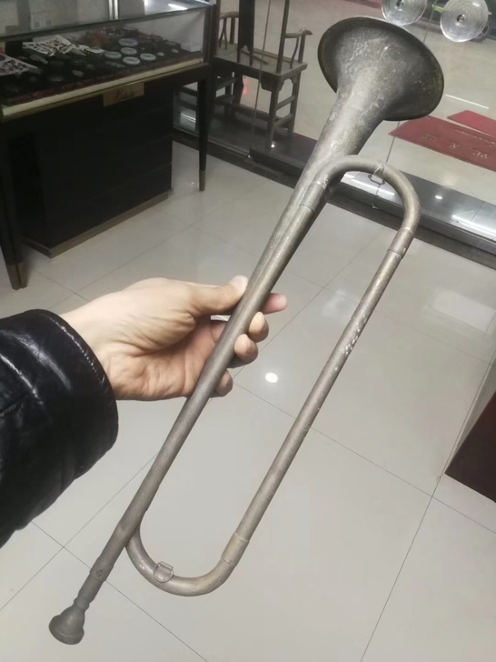 文革时期的铜号,完整可吹,长47.6厘米,...