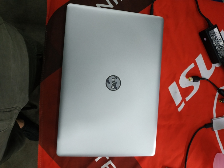 Dell 5575轻薄笔记本电脑，办公，游...