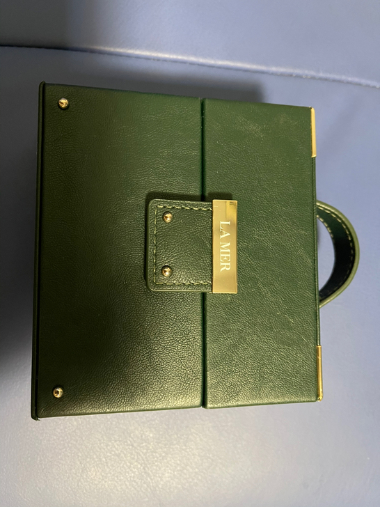 银泰满5000送的，全新，小号