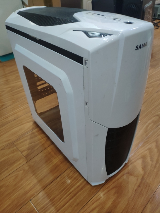 先马侧透中塔式大机箱，带两个机箱风扇