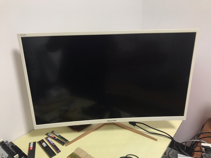出一台显示器。E3290型号  成色7成吧...