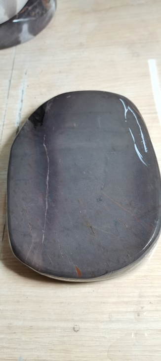 端砚坑仔岩，焦白，烟脂红通透，滋润细腻，下...