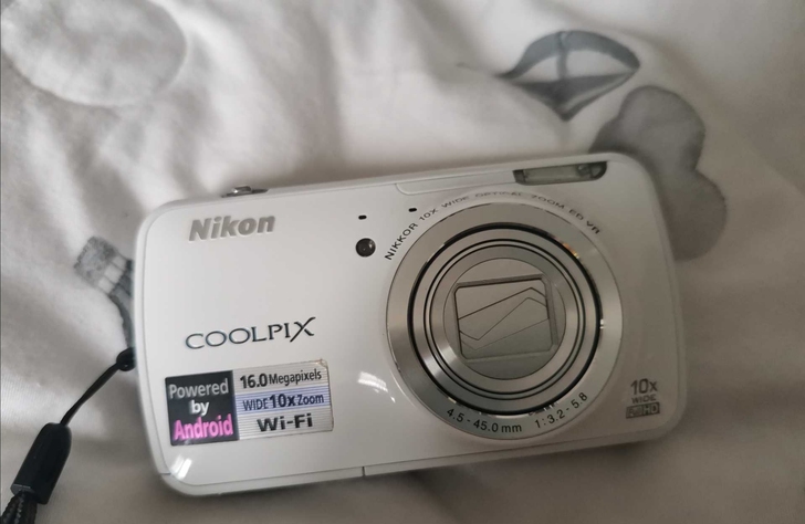 奶白色尼康s800c  ccd数码相机