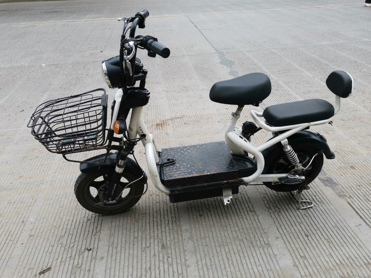 绿源电动车，豪华轻摩，8成新，整车原装，性...