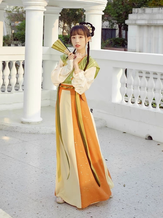 【十三余 小豆蔻儿】[春扇] 刺绣唐背子圆...