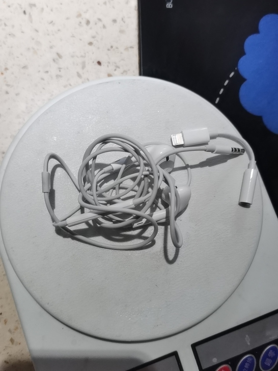 低价出售苹果原装耳机有瑕疵的一套（功能完全...