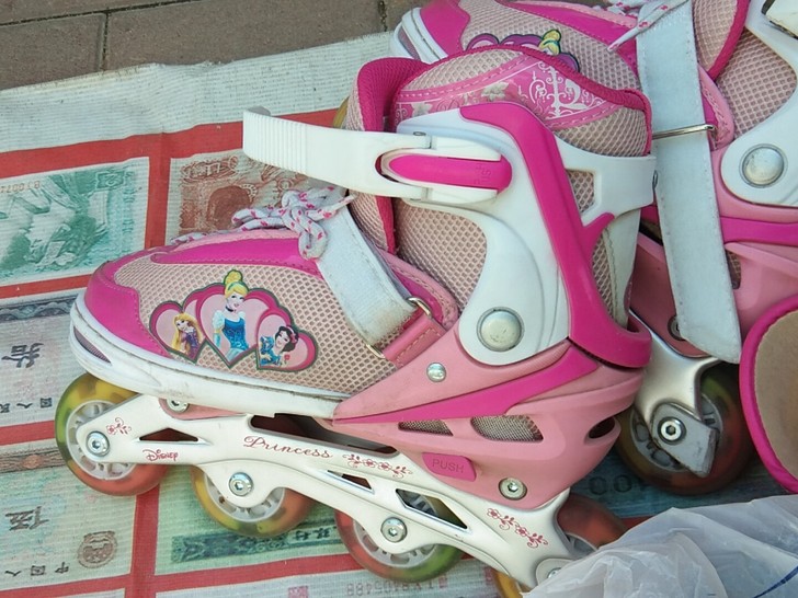 迪士尼可调旱冰鞋（36－39），8轮全闪光...