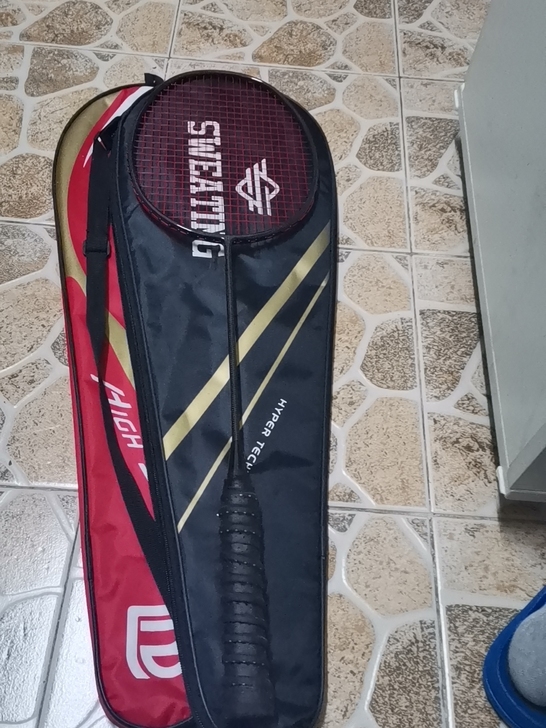 羽毛球拍，九成新，我也看不出来是啥拍，手感...