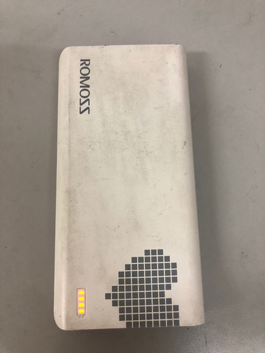 罗马仕充电宝，20000毫安。用了挺久了，...