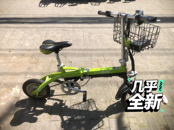 实拍折叠电动车、品牌永久、车架是铝合金、可...