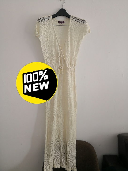 全新镂空针织裙，裙长126。110斤以内穿...