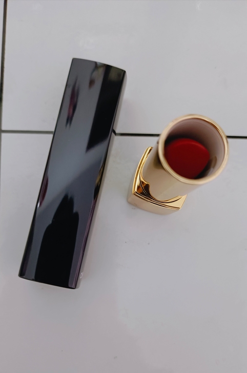 香奈儿口红70号色和58号色，之前别人送的...