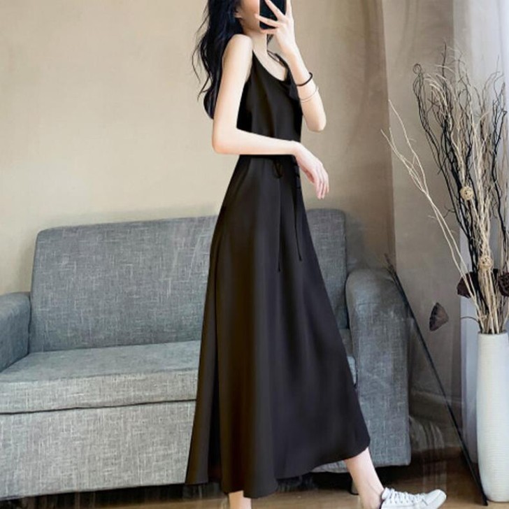 小仙女们看过来啦！全新吊带裙，百搭，赔本买...