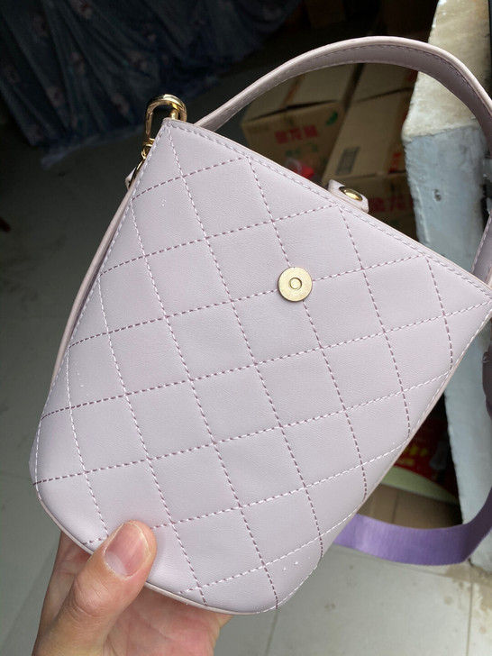 女士手提包，9成新，不大不小方便好用