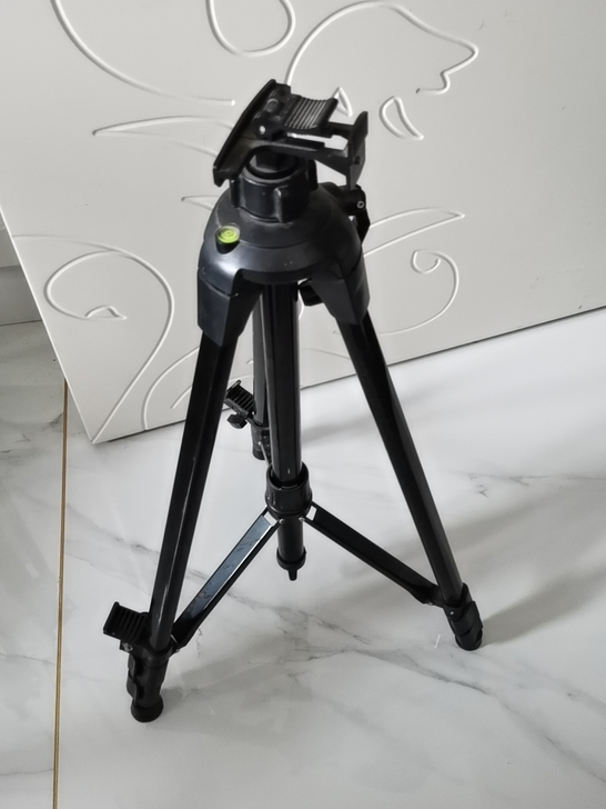 画架，黑的是大画架，白的是合金的，不用了2...