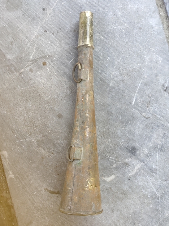 在乡下铁路退休工人家中收到一个小铜号，一吹...