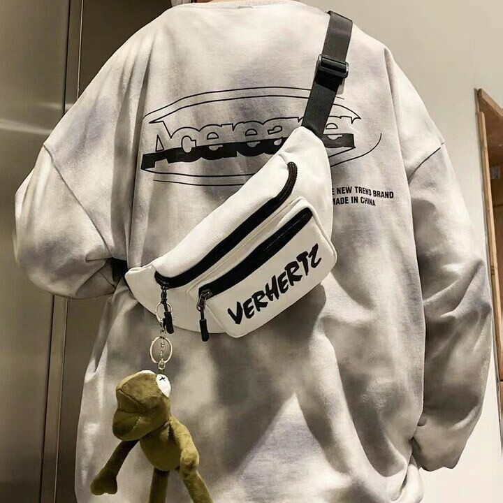 低价ins潮牌斜挎包男运动轻便单肩小背包女...