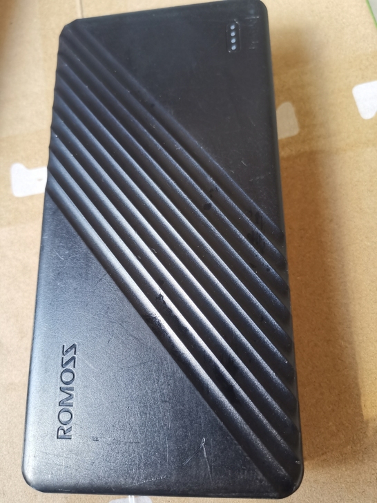 二手移动电源，实图拍摄，成色如图，功能全好...