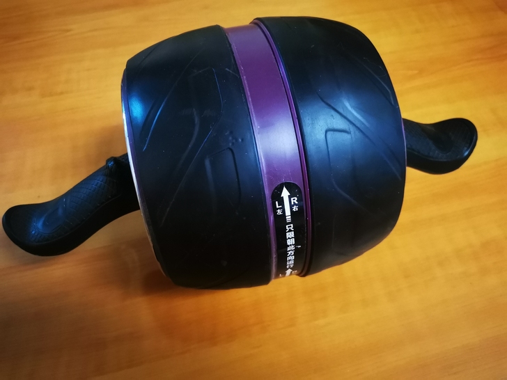 自动回弹健腹轮