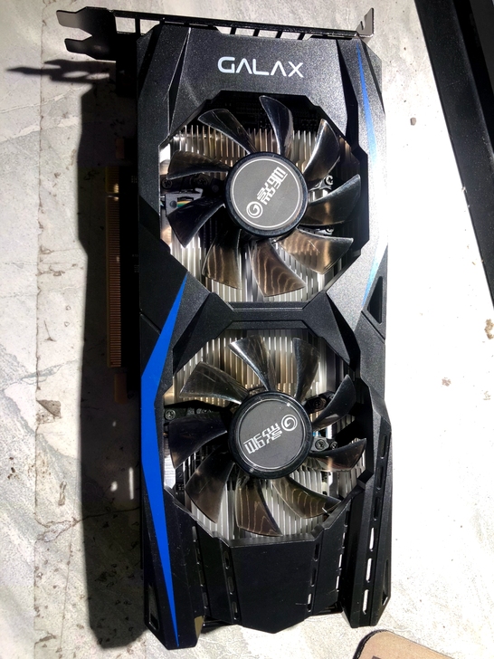 影驰 950 2g显卡