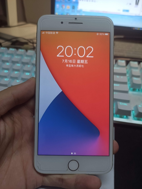 iPhone8p无锁，高质量国屏 64G
