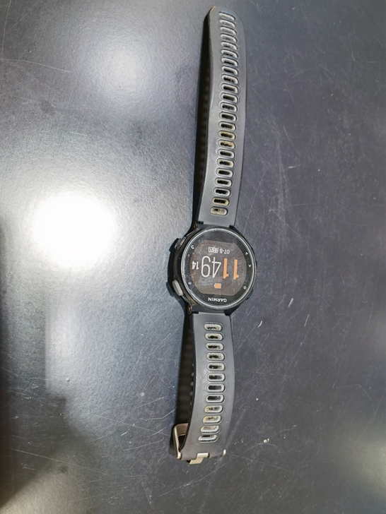 Garmin  佳明手表，735XT。