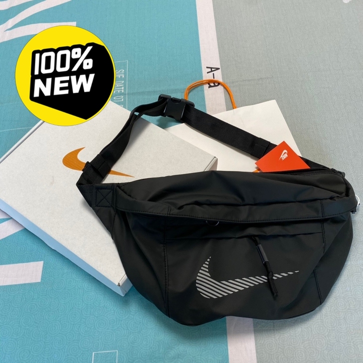 在奥莱全新正品入的NIKE背包，质量非常好...