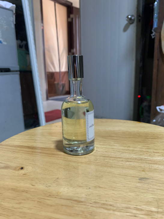 太古汇商场专柜购买正品，喷了三次，一直未用...