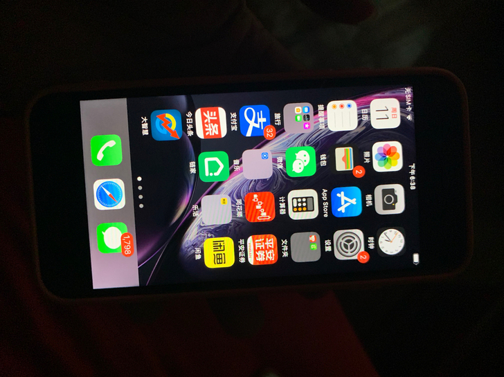 出个美版卡贴的iphone8 256挺好用...