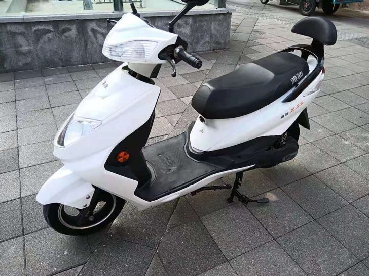 九成新雅迪电动车低价转让,车是雅迪品牌的没...