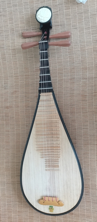 转手原因 敦煌琵琶，牡丹头，闲置在家，可做...