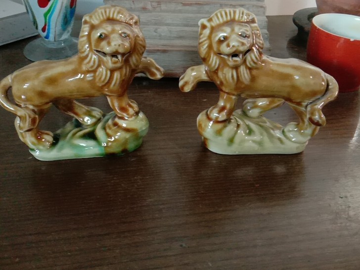 七八十年代狮子摆件一对，品相如图所示，售出...