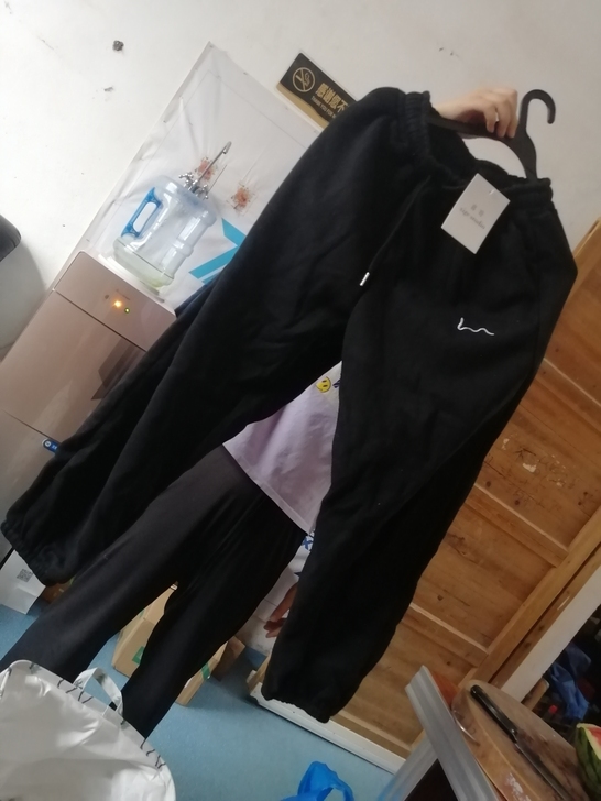 全新加厚款卫裤,吊牌在男女适合,110斤左...