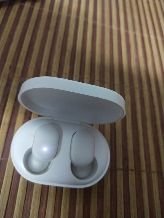 小米蓝牙耳机,青春版。右耳冲不上电了,左耳...