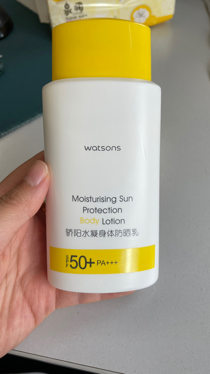 屈臣氏身体防晒乳,朋友送的,全新转